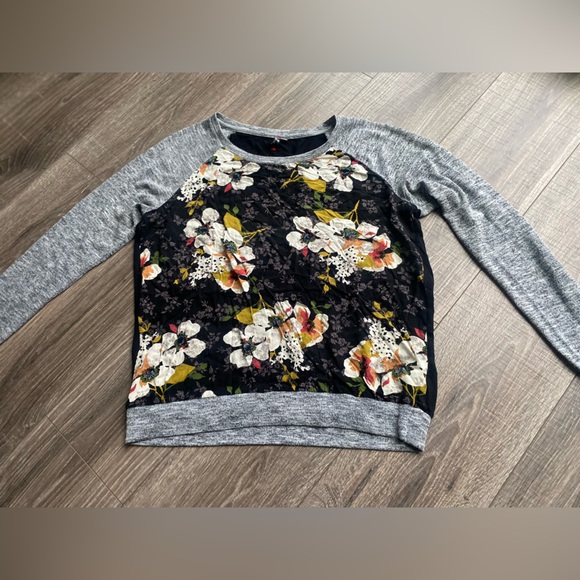 Kut from the Kloth sweater with floral print design size medium - Picture 4 of 12